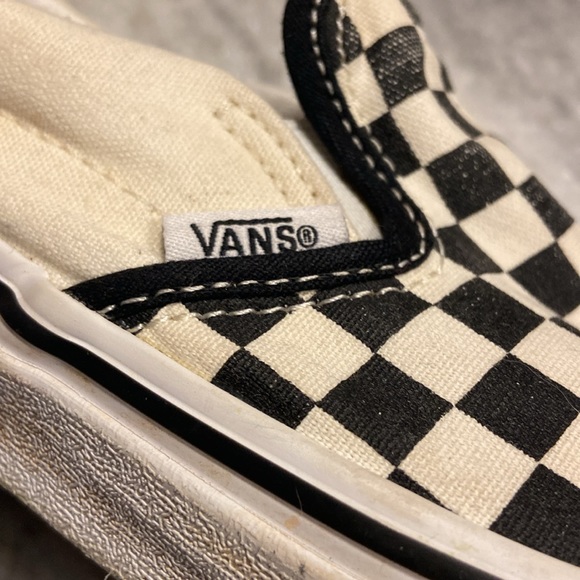 Women’s Vans (used) still very comfortable. size chart: UK 3 EUR 35 CM 22 - Picture 2 of 5